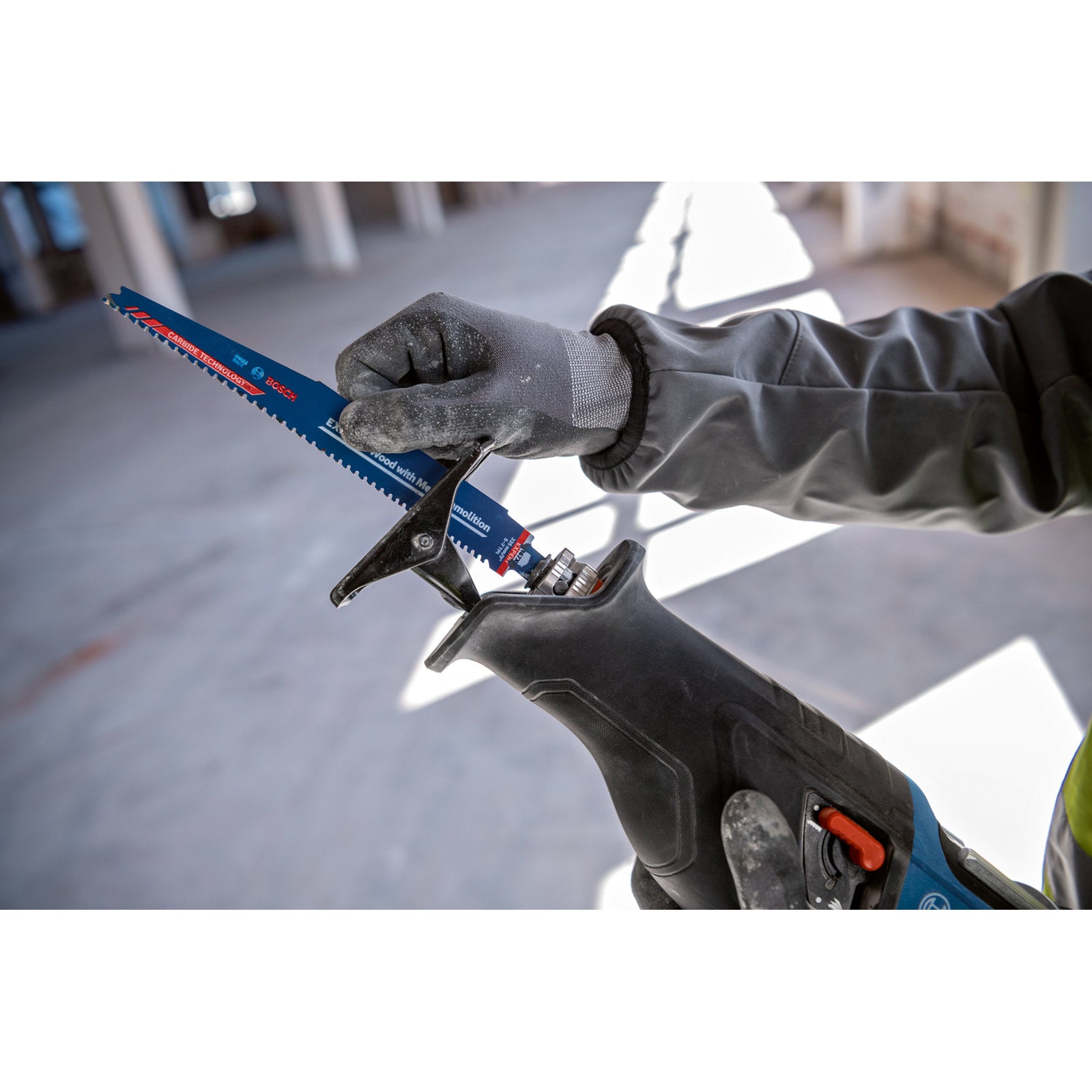 Bosch PRO GSA 18V-28 Akku-Säbelsäge (Schnitttiefe: Holz 230 mm, Metall 150 mm, Hublänge: 28 mm, ohne Akku im Karton)