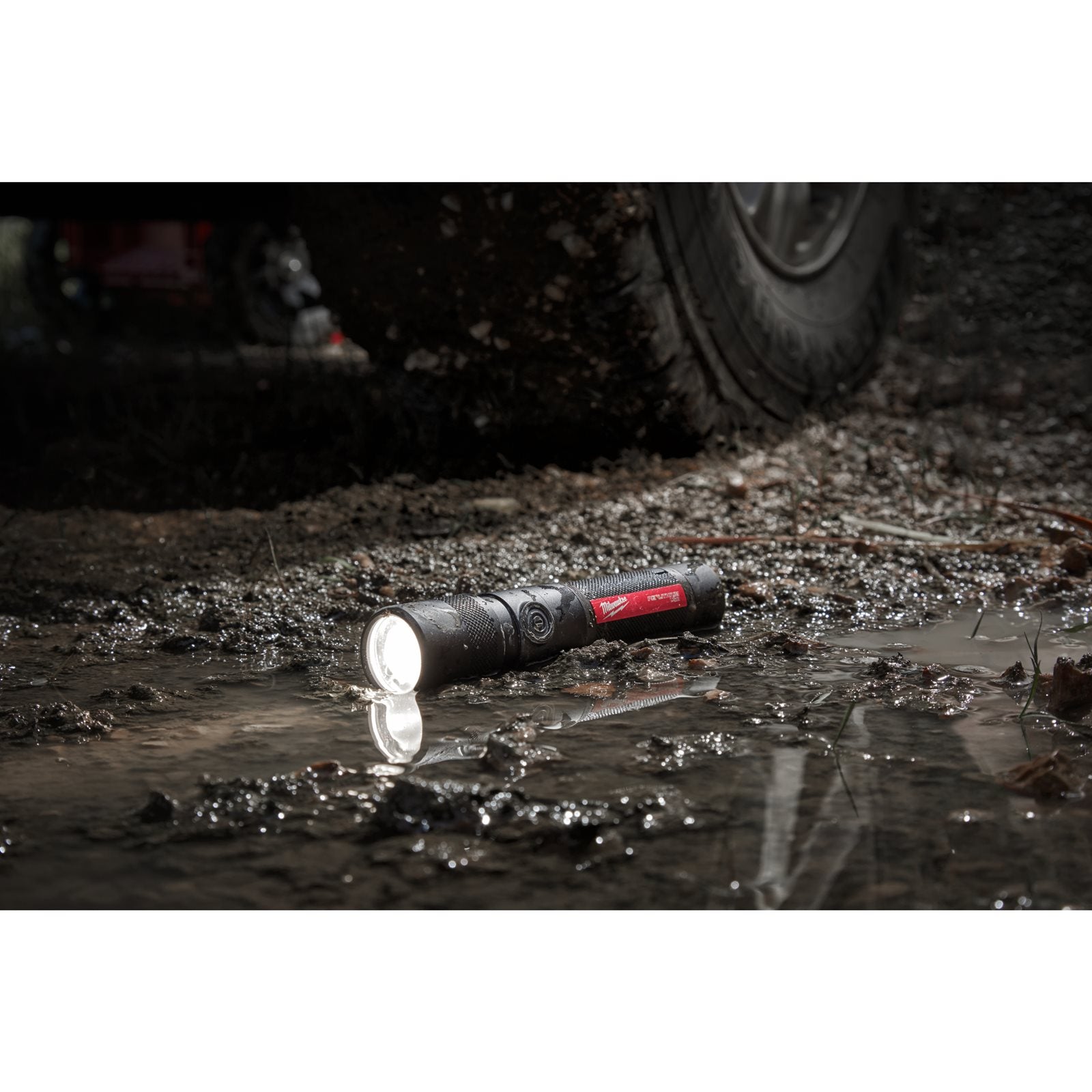Milwaukee USB-Akku-Taschenlampe L4 TMLED-301 (Max. Leuchtkraft: 1100 Lumen, Leuchtweite: 175 m, inkl. 3,0 Ah Akku)