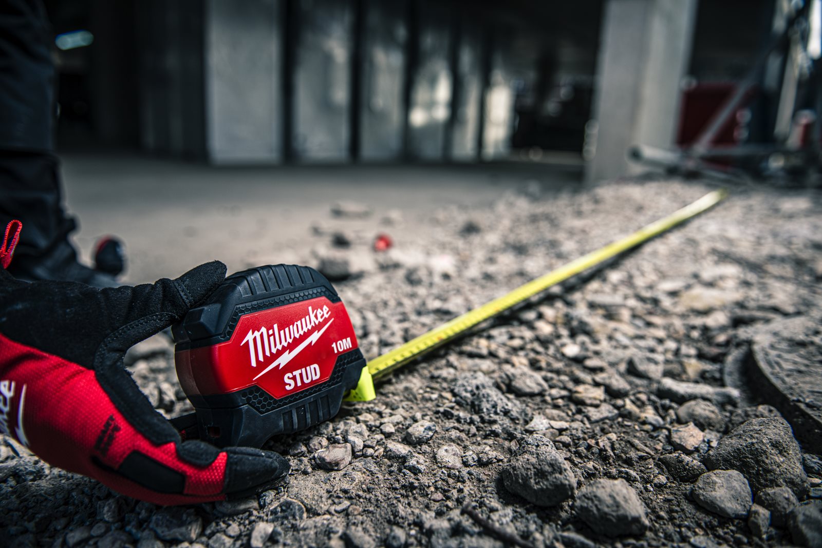 Milwaukee STUD Bandmaß 8 m (magnetisch, 33 mm breites Band, Architektenskala, beidseitig bedrucktes Band, High-Vis-Bandfarbe, GEN III)