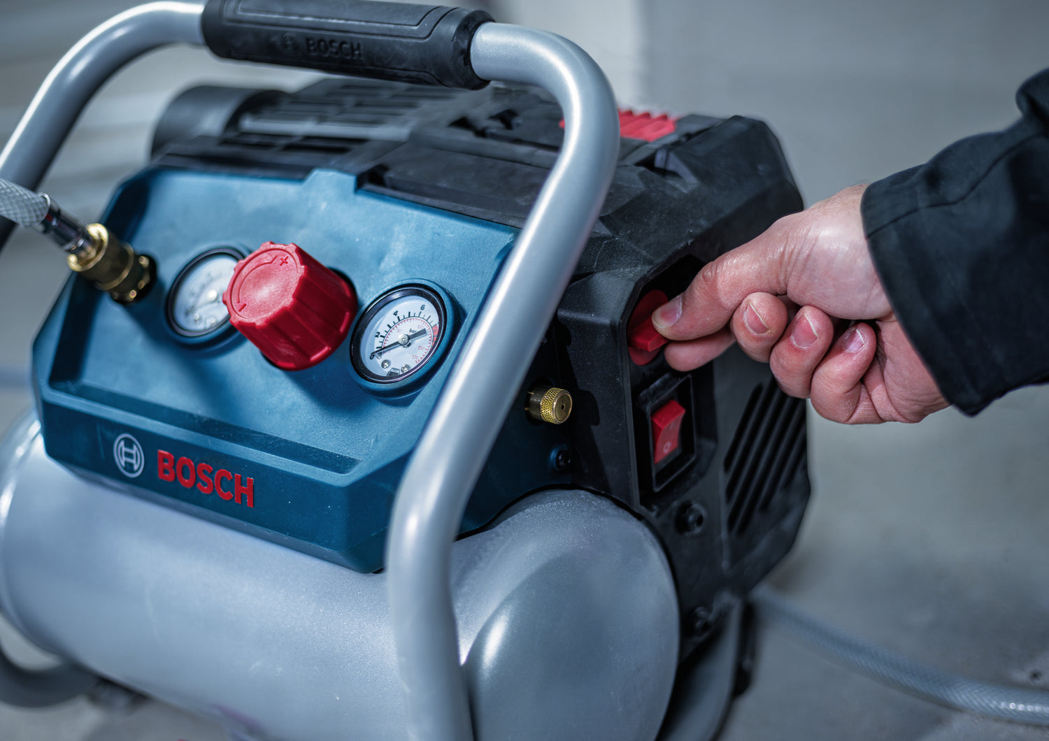 Bosch PRO Akku-Kompressor GKO18V-51 (Max. Druck: 8 bar, Ölfrei, 2 Druckeinstellungen, Füllmenge: 4,5 l, ohne Akku)