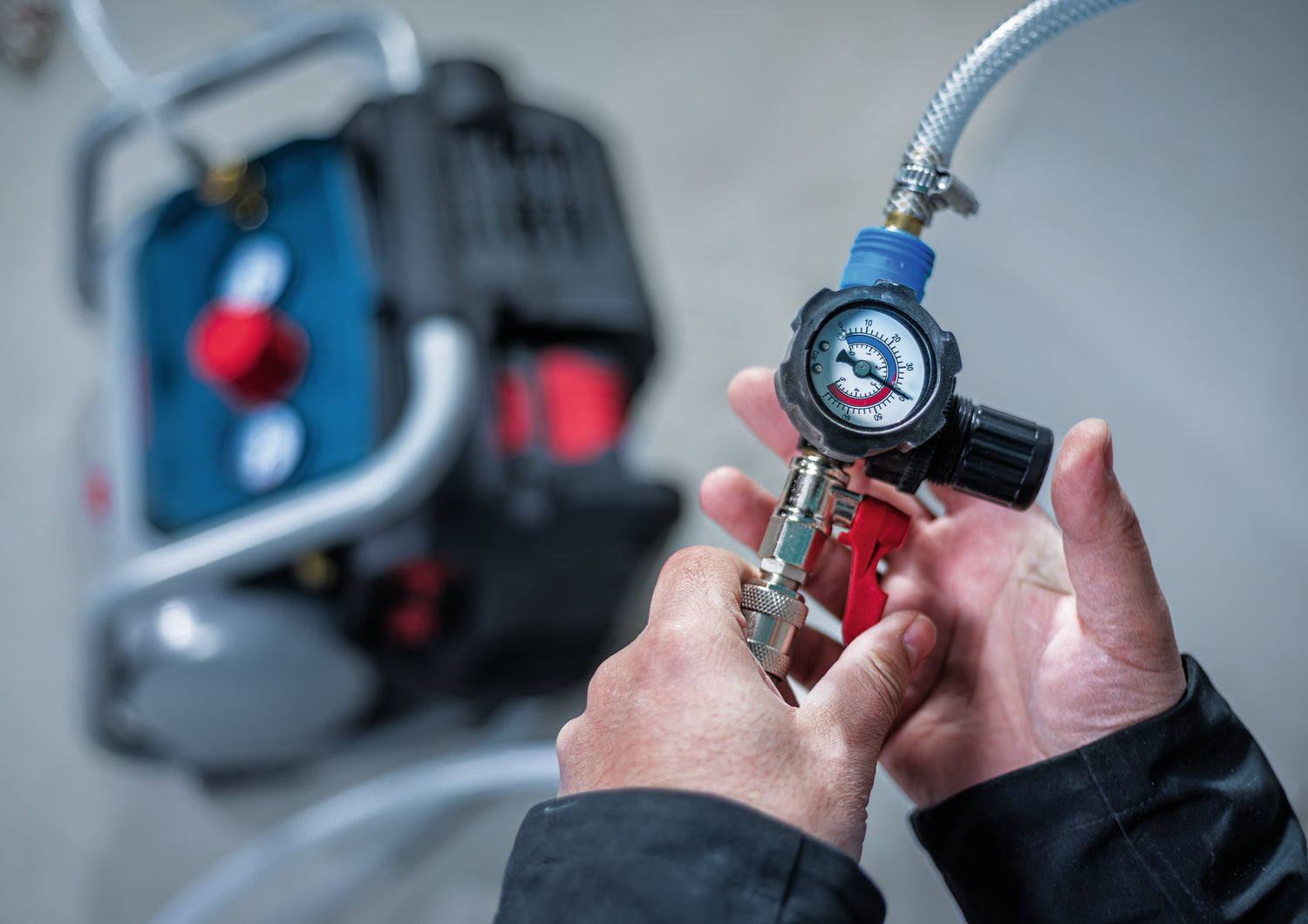 Bosch PRO Akku-Kompressor GKO18V-51 (Max. Druck: 8 bar, Ölfrei, 2 Druckeinstellungen, Füllmenge: 4,5 l, ohne Akku)