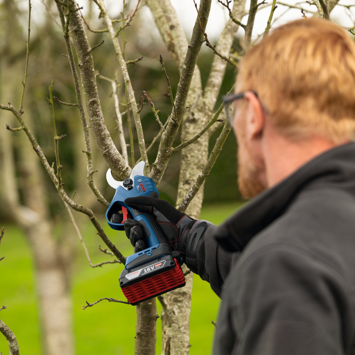Bosch PRO GGP18V-32 Akku-Gartenschere (Astschere, ohne Akku & Ladegerät, im Karton)