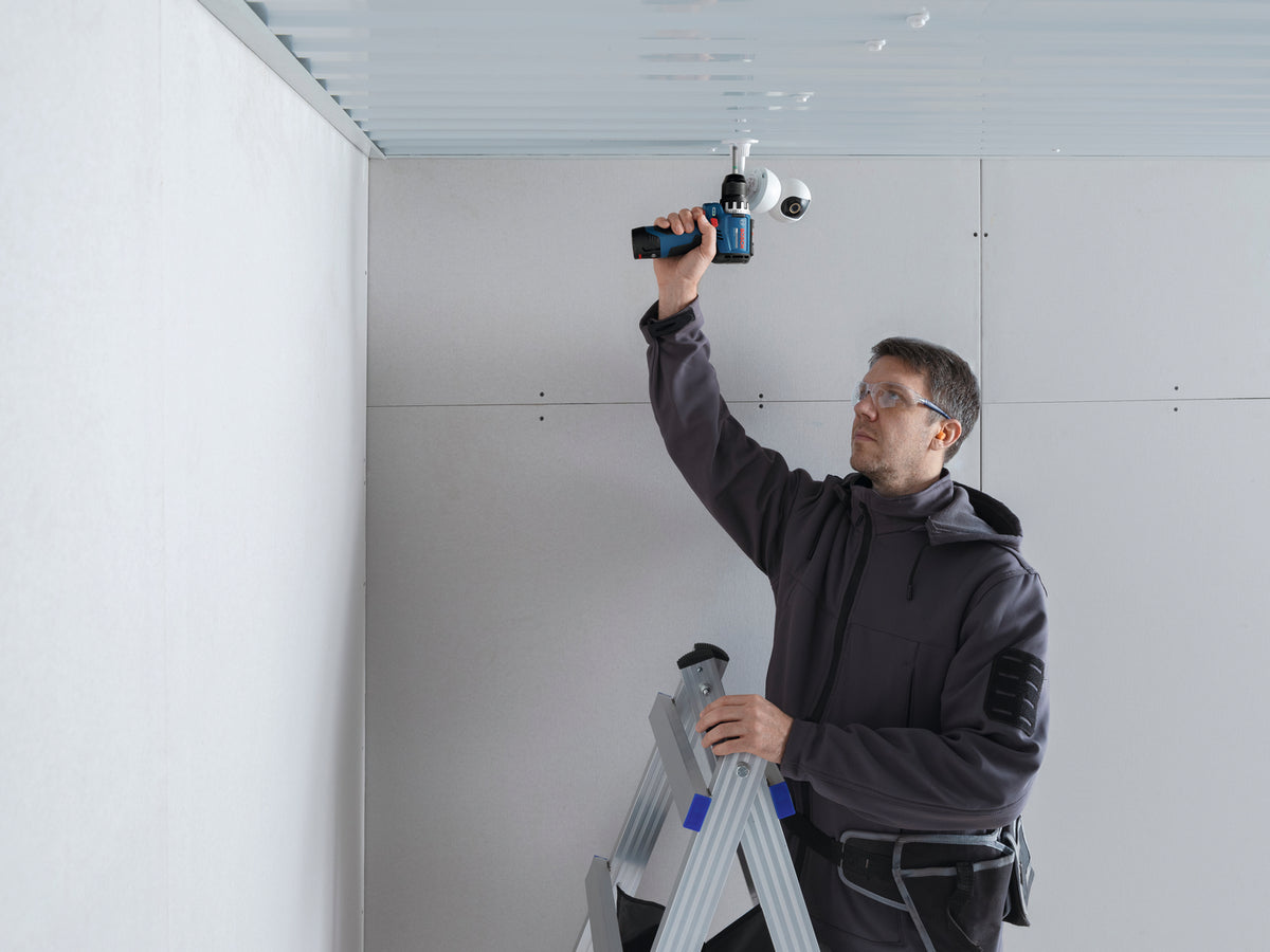 Bosch PRO GSR12V-31 Akku-Bohrschrauber (inkl. 2 x 2,0 Ah Akku, Ladegerät, L-BOXX 102)