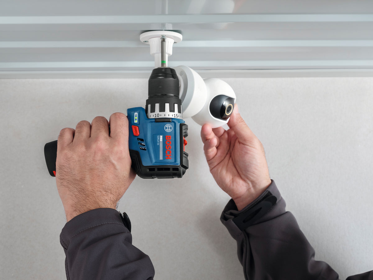 Bosch PRO GSR12V-31 Akku-Bohrschrauber (inkl. 2 x 2,0 Ah Akku, Ladegerät, L-BOXX 102)