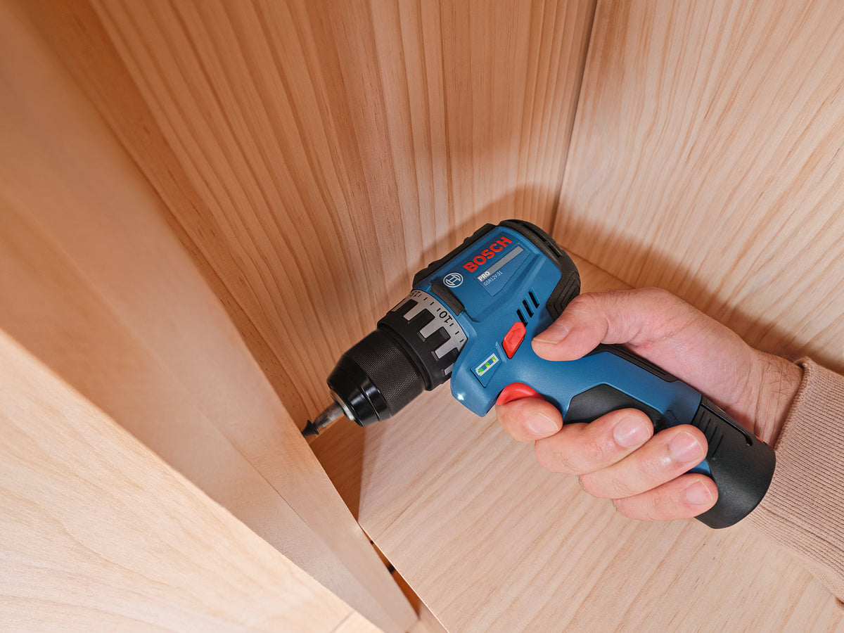 Bosch PRO GSR12V-31 Akku-Bohrschrauber (inkl. 2 x 2,0 Ah Akku, Ladegerät, L-BOXX 102)