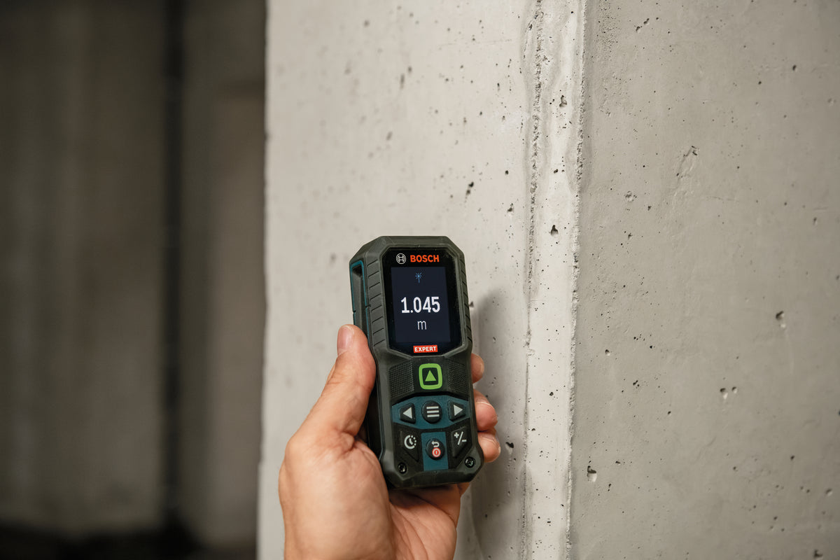 Bosch EXPERT EXLM100-39CG Laser-Entfernungsmesser bis 100 m (inkl. Akku, USB-C Kabel, Trageschlaufe, Tasche)