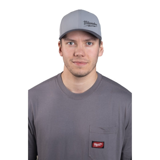 Milwaukee® Workskin Performance Baseball Kappe BCP S/M  L/XL in der Farbe dunkelgrau mit UV-Schutz