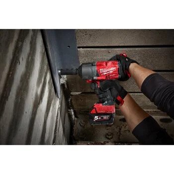 Milwaukee M18 ONEFHIWF34-502X FUEL Akku-Schlagschrauber 1627 Nm 3/4" mit Sprengring 2x 5.0 Ah und Lader in HD-Box