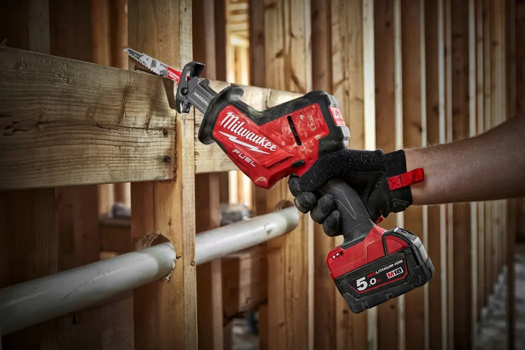 Milwaukee M18 FHZ-0X FUEL Akku-Kompakt-Säbelsäge 22 mm Hub ohne Akku/Lader in HD-Box