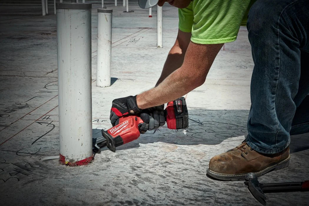 Milwaukee M18 FHZ-0X FUEL Akku-Kompakt-Säbelsäge 22 mm Hub ohne Akku/Lader in HD-Box