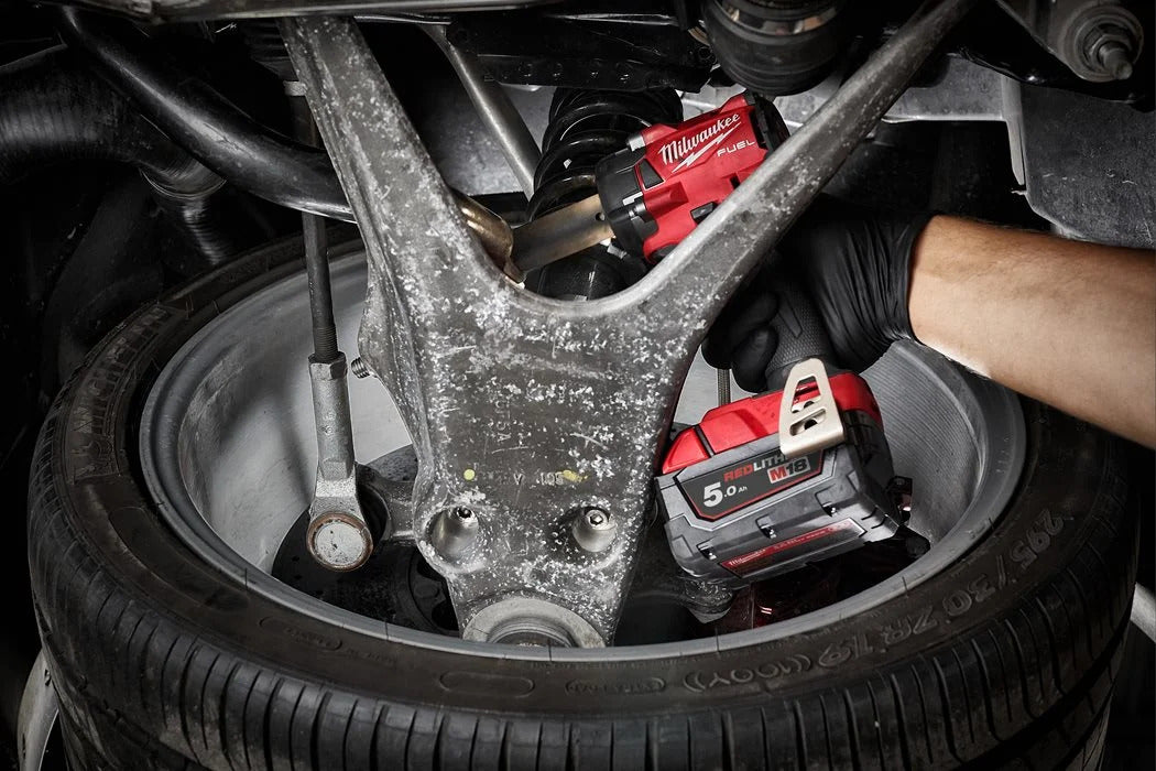 Milwaukee M18 FIW2F12-0X FUEL Akku-Schlagschrauber 339 Nm 1/2" Vierkant mit Sprengring ohne Akku/Lader in HD-Box