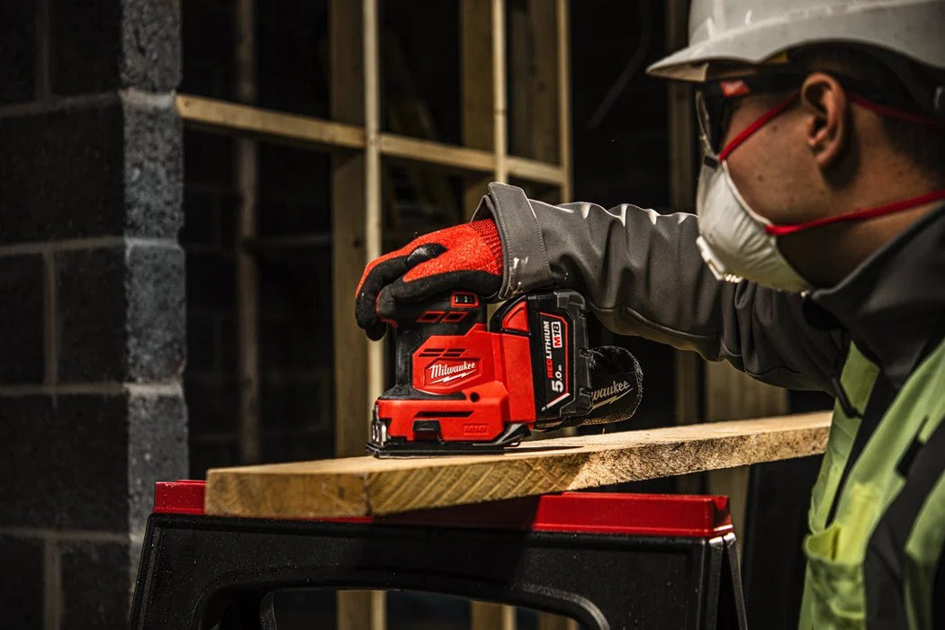 Milwaukee® M18 BQSS-0 Akku-Exzenterschleifer ohne Akku und Lader im Karton