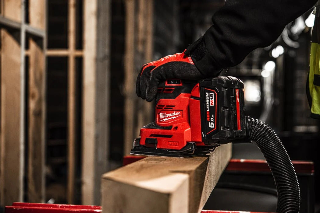 Milwaukee M18 BQSS-0 Akku-Exzenterschleifer ohne Akku und Lader im Karton