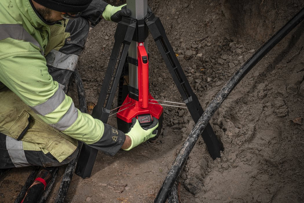 Milwaukee M18 SAL2-0 Akku-Baustrahler TRUEVIEW 2800 Lumen ausziehbar bis ca. 2.20 m ohne Akku/Lader im Karton