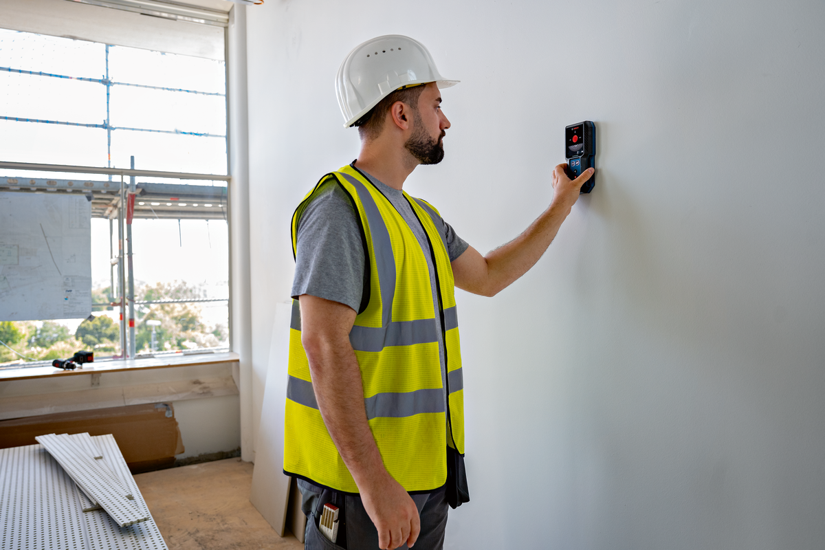 Bosch Professional GMS 120-27 Ortungsgerät mit Batterie AA (0601081700)