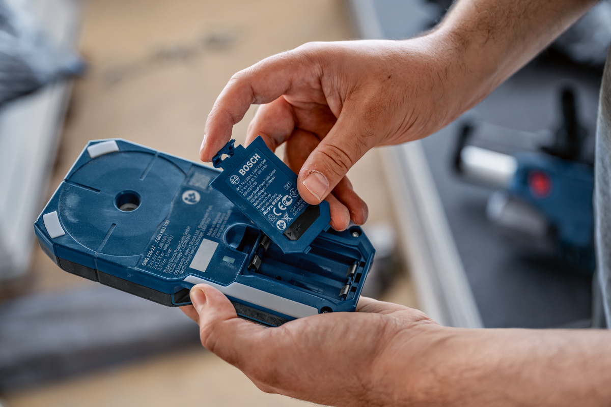 Bosch Professional GMS 120-27 Ortungsgerät mit Akku oder Alkaline benutzbar  (0601081701)