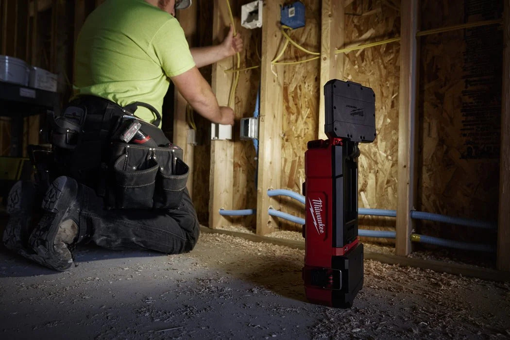 Milwaukee M12 POAL-0 Packout-Akku-Leuchte 1400 Lumen ohne Akku/Lader mit IP54 (4933480473)