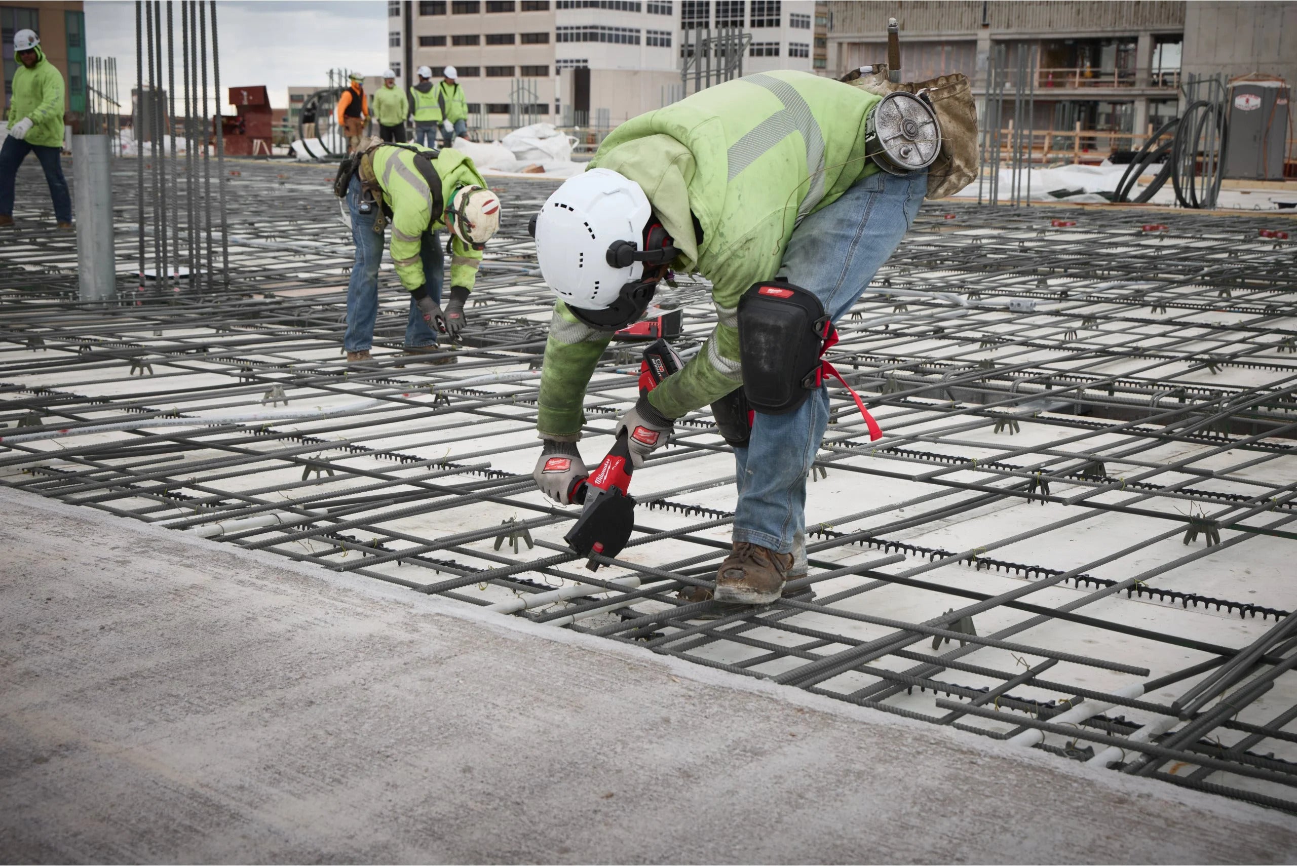 Milwaukee M18 FRBCO32-0X ist der leistungsstaerkste Baustahlschneider am Markt ideal fuer Gewindestangen