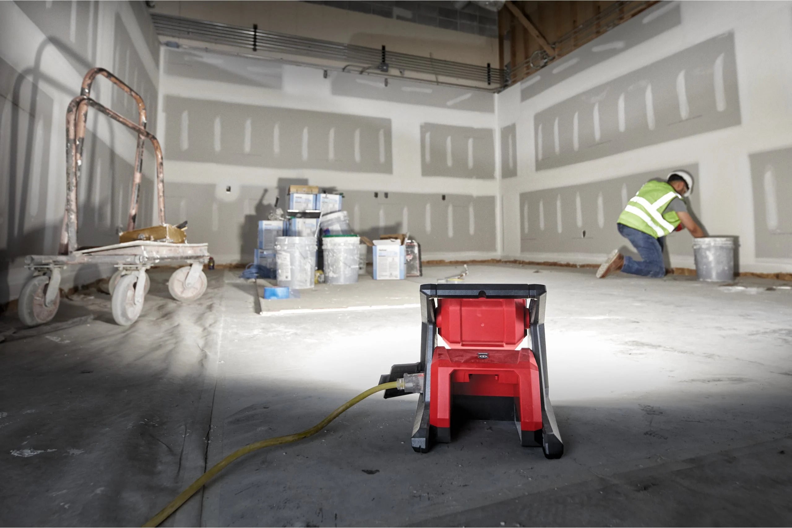 Milwaukee M18 HOAL-0 Hybrid-Akku-Flutstrahler 4000 Lumen im Kabelbetrieb (4933478118)
