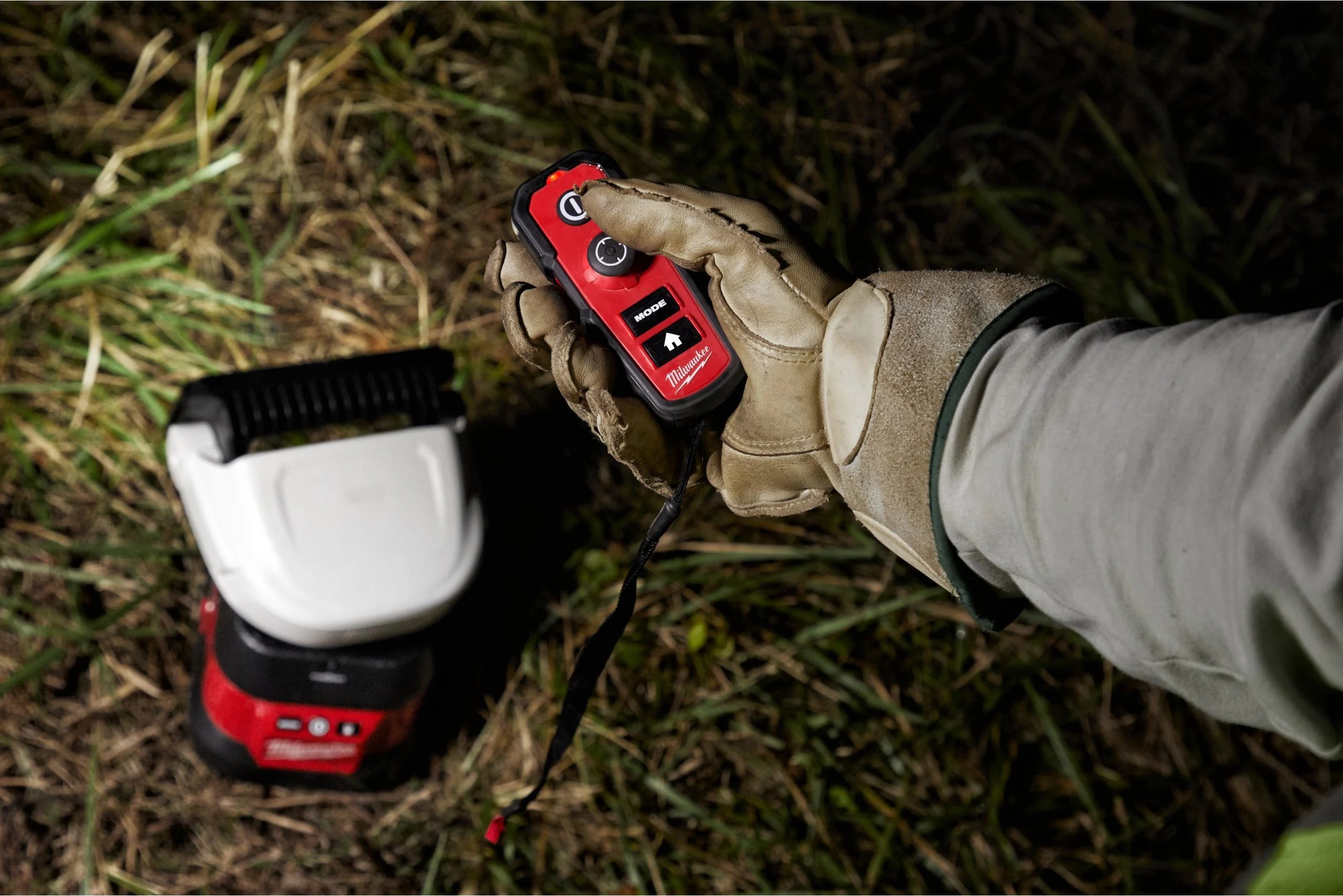 Milwaukee M18 URSL-0 Akku-Suchleuchte 4250 Lumen mit Fernbedienung   (4933498303)