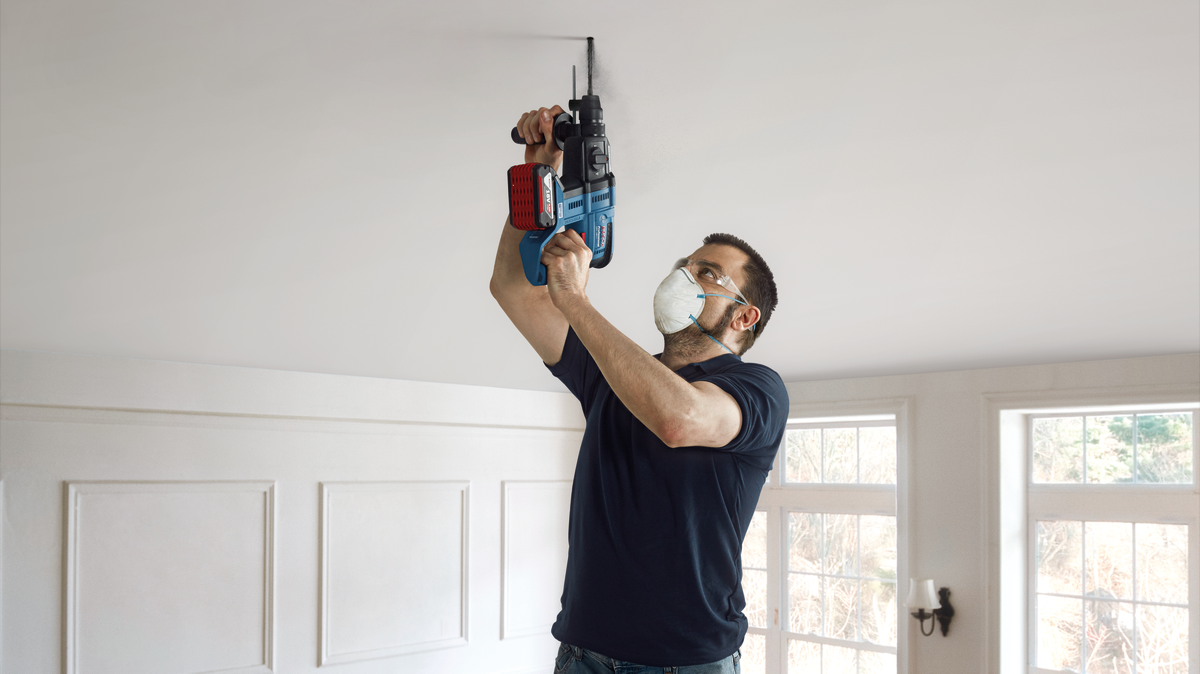 Bosch Professional GBH 18V-21 Akku-Bohrhammer 2.0 Joule mit SDS plus ohne Akku/Lader in L-Boxx 136