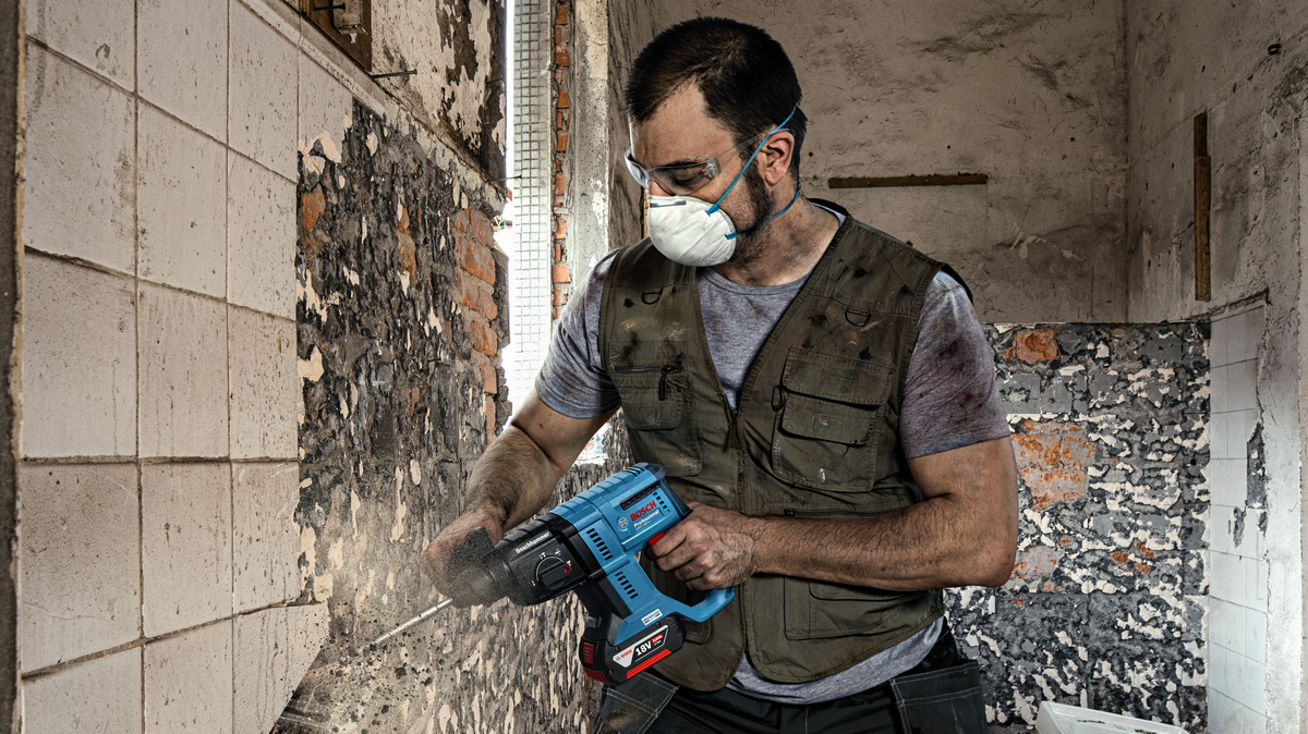 Bosch Professional GBH 18V-21 Akku-Bohrhammer 2.0 Joule mit SDS plus ohne Akku/Lader in L-Boxx 136