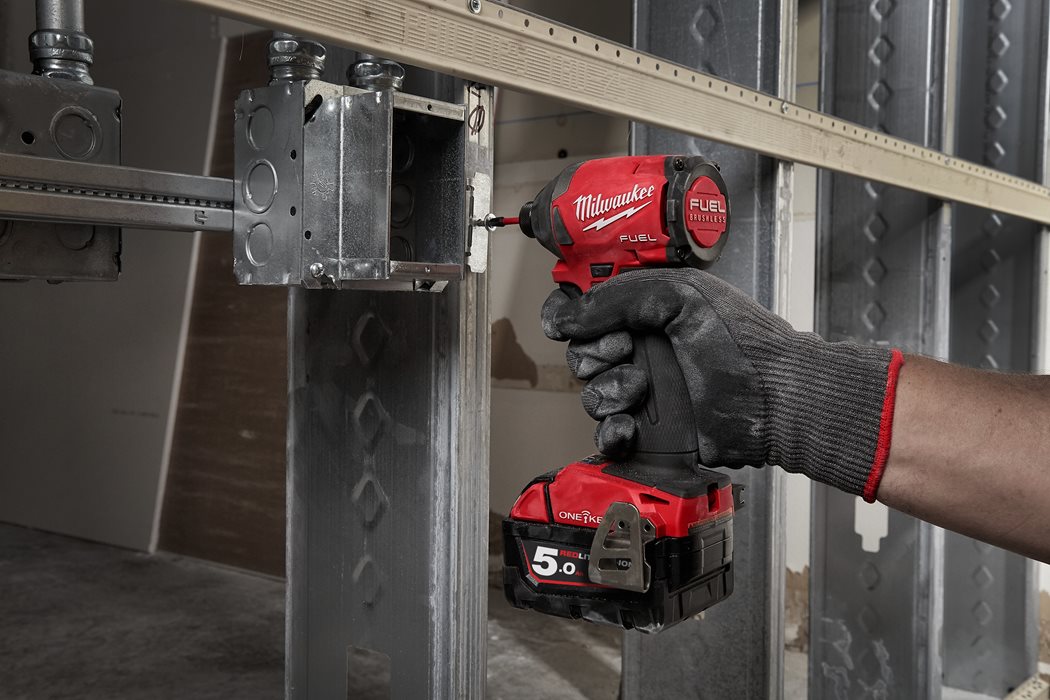 Milwaukee M18 ONEID2-0X FUEL Akku-Schlagschrauber 226 Nm 1/4" Hex ohne Akku/Lader in HD-Box