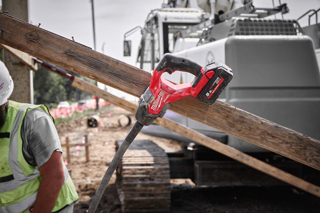 Milwaukee M18 FCVN24-0 FUEL Akku-Betonrüttler ohne Akku/Lader im Karton