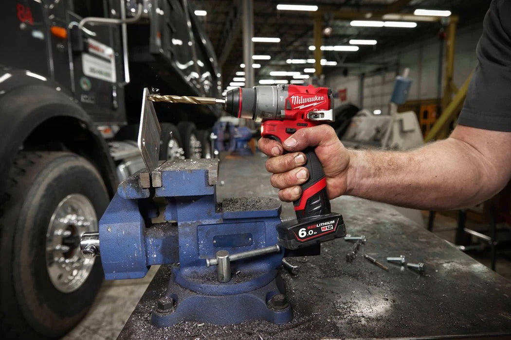 Milwaukee M12 FPD2-0 FUEL Akku-Schlagbohrschrauber 45 Nm und 13 mm Metallspannfutter (4933479867)