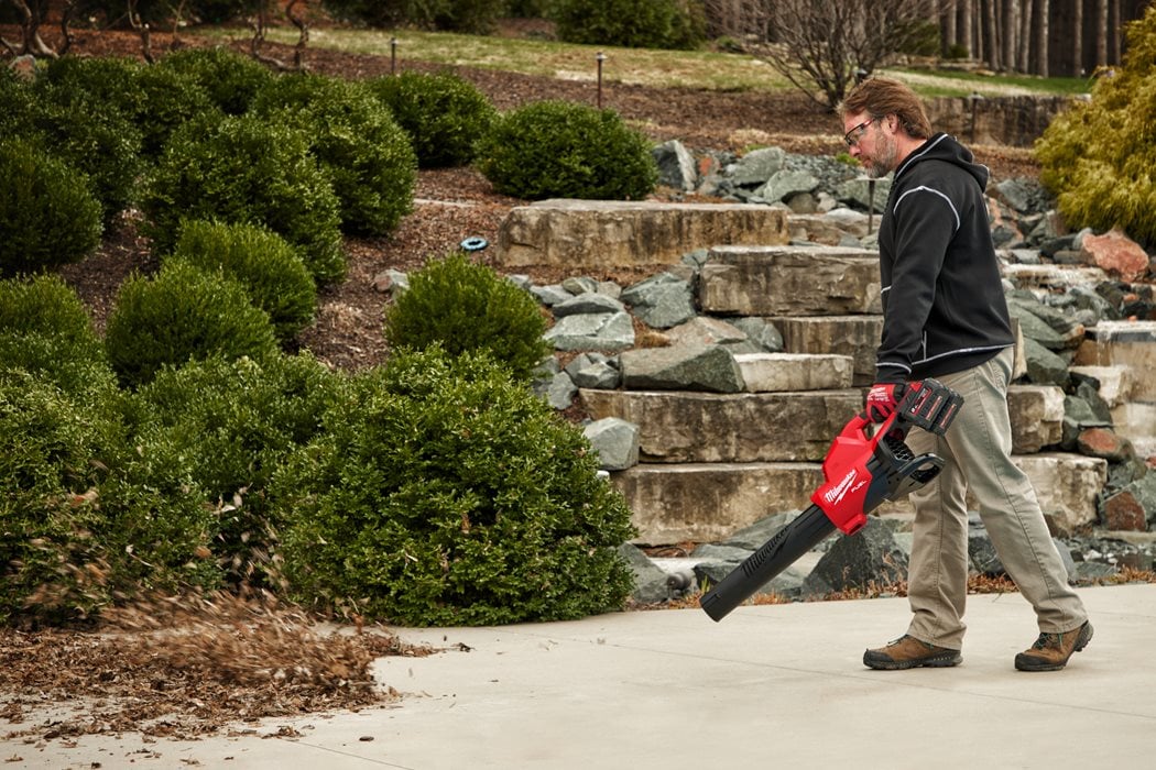 Milwaukee M18 F2BL-0 FUEL Akku-Laubbläser ohne Akku/Lader im Karton