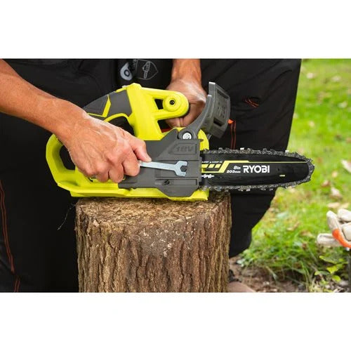 RYOBI ONE+ RY18CS20A-0 Akku-Kettensäge 20 cm Schwert manuelle Kettenschmierung ohne Akku/Lader im Karton