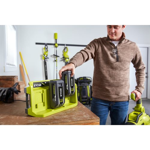 RYOBI RY36C3PA MAX POWER 3-Fach Ladegerät mit 4 A Ladestrom im Karton