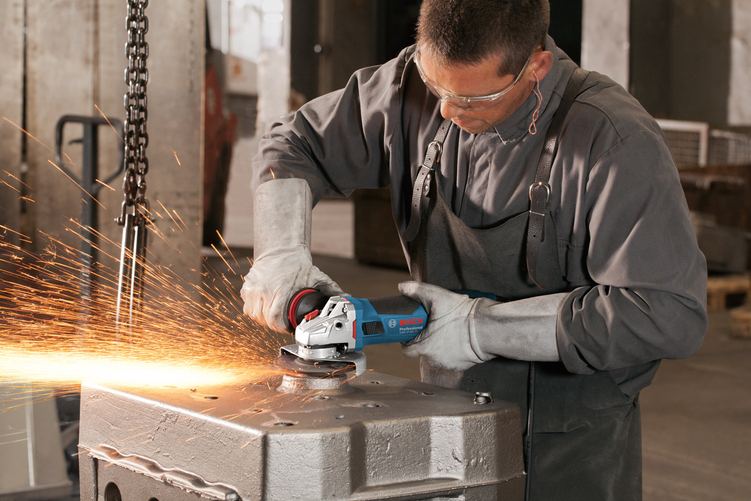 Bosch Professional GWS 17-125 CI Winkelschleifer im Karton