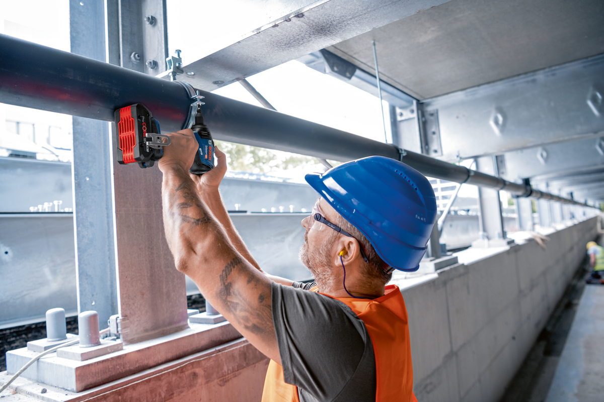 Bosch Professional GDS 18V-210 C Akku-Drehschlagschrauber 370 Nm 1/2" Aufnahme ohne Akku/Lader in L-Boxx 136