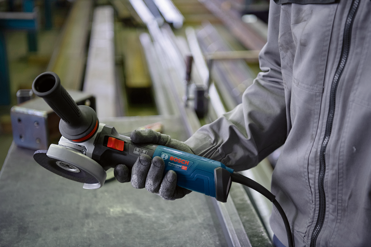 Bosch Professional GWS 17-125 Winkelschleifer 125 mm mit 1700 W im Karton