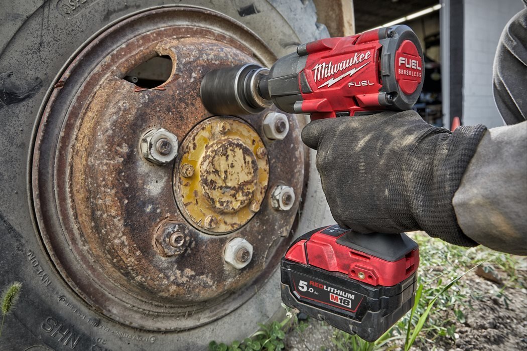 Milwaukee M18 FMTIW2F12-502X FUEL Akku-Schlagschrauber 881 Nm 1/2" vierkant mit Sprengring bis M22 Schraubendurchmesser  (4933478450)