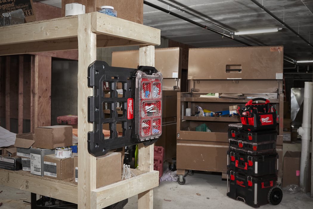 Milwaukee PACKOUT Kompakt-Montageplatte mit 22.7 kg Tragfaehigkeit  (4932480621)