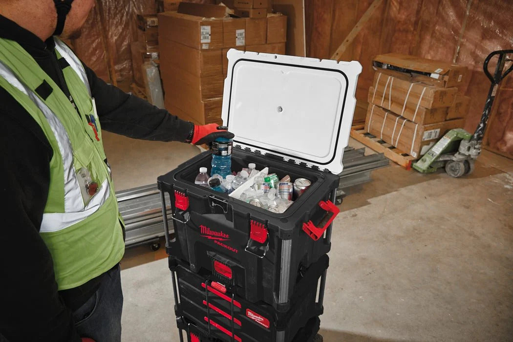Milwaukee Packout Kuehlbox XL mit 38 l Volumen ideal an heissen Tagen (4932478648)