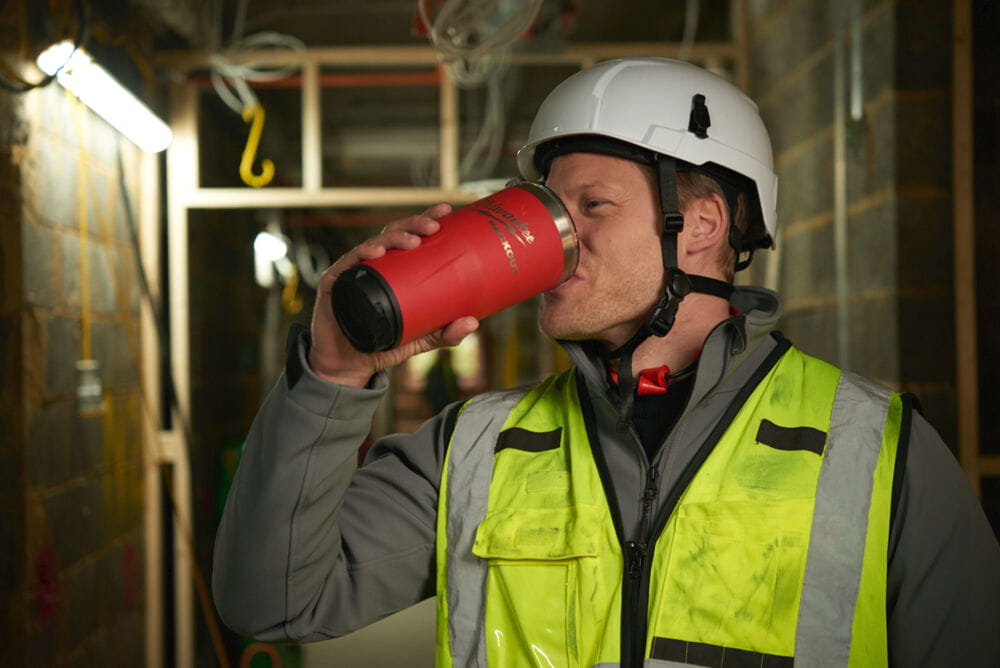 Milwaukee Packout Tumbler Thermobecher 591 ml ideal auf Baustelle  (4932479074)