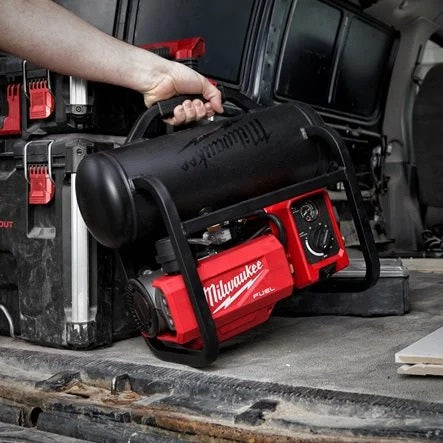 Milwaukee M18 FAC-0 FUEL Akku-Kompressor 9,31 bar ohne Akku/Lader im Karton